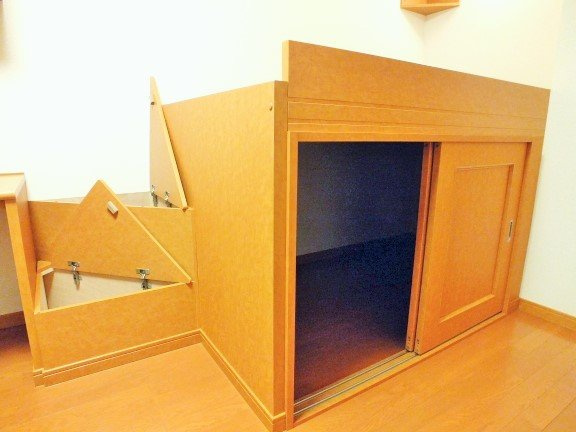 【その他】 | レオパレスピエナ | ベッド下収納あり。