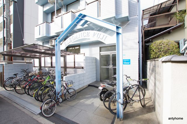 エレガンス冨士　仲介手数料無料のエントランス