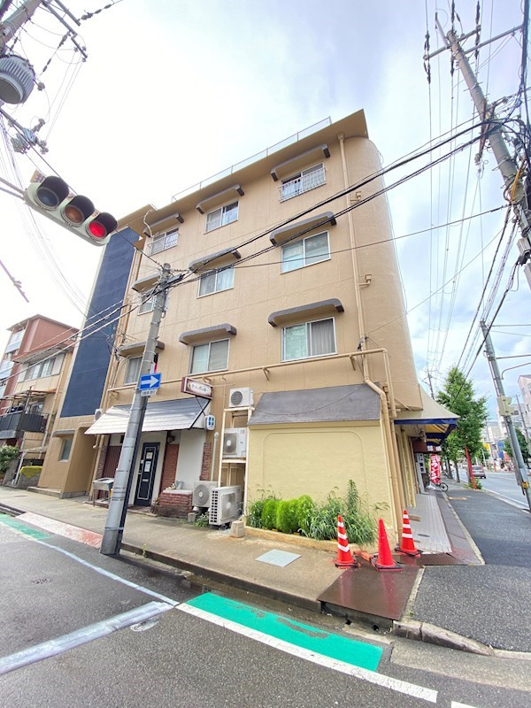 尼崎市立花町４丁目の賃貸マンションの外観