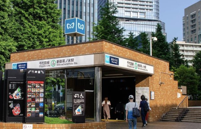 千代田区神田駿河台３丁目の店舗事務所の周辺
