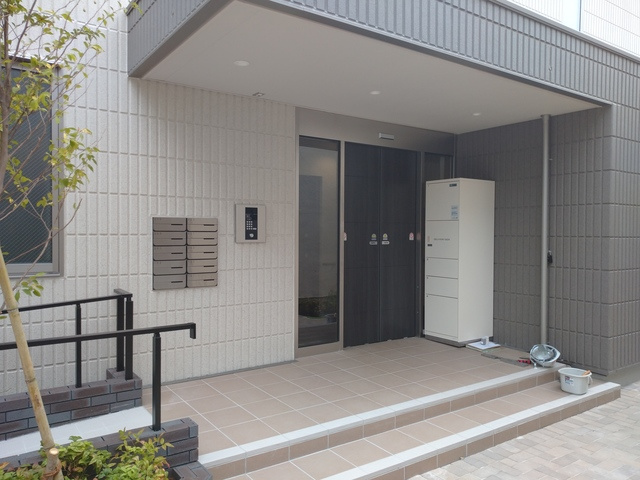 板橋区蓮根２丁目の賃貸マンションのエントランス|★エントランスにスペース有★