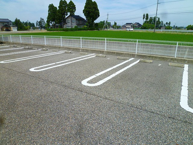 グレイスフルＭ　Ⅴの駐車場