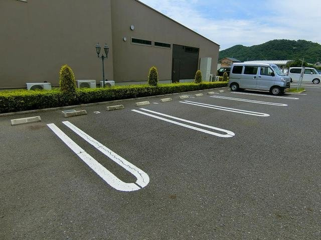 ルピナス・グリーン　Ａの駐車場