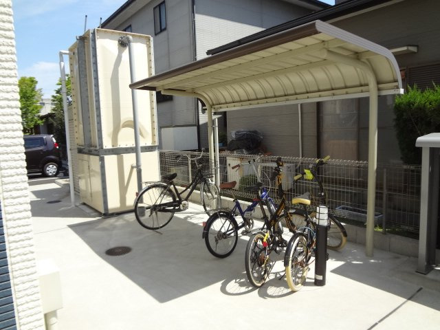 レオネクスト地蔵寺のその他|屋根付き駐輪場