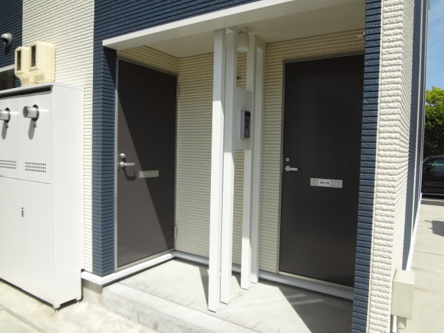 レオネクスト地蔵寺の玄関