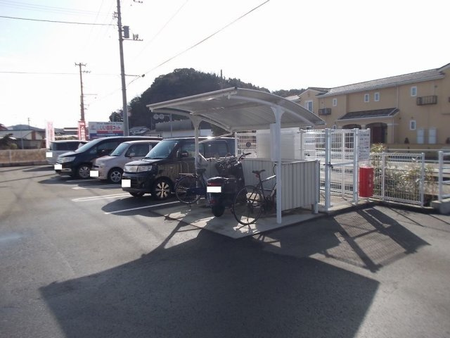 レ　クレ　ドール　Ａの駐車場