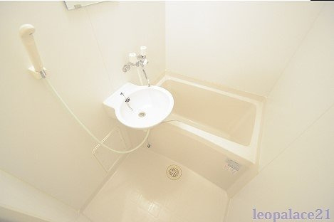 レオパレスパルの浴室|備品や設備仕様は号室等により異なります現地をご確認下さい。