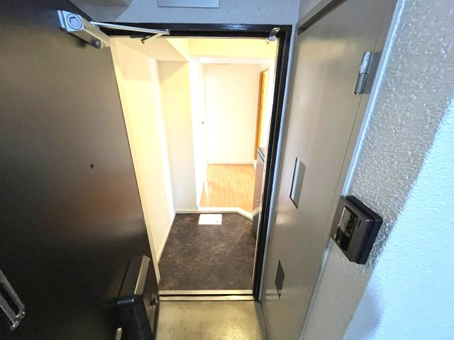 山一守口壱番館の玄関