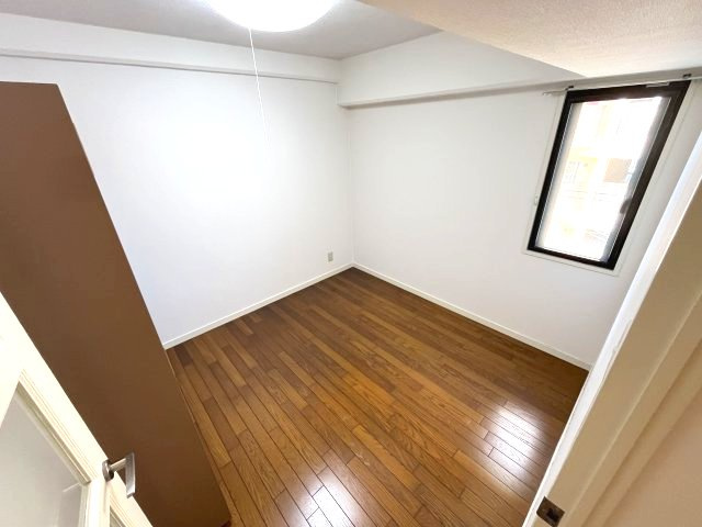 山一守口壱番館の洋室