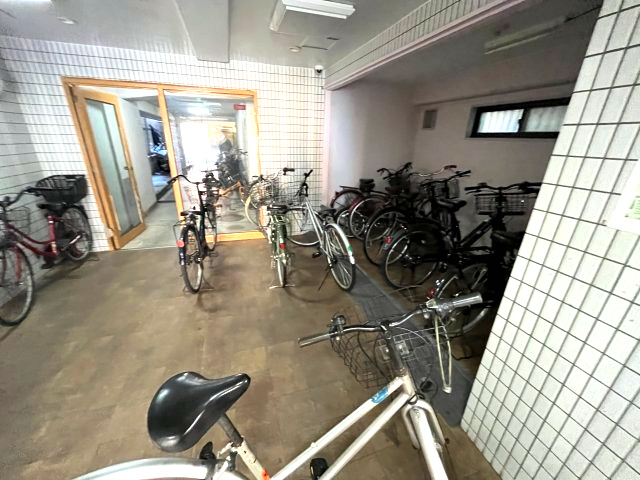 山一守口壱番館の駐車場