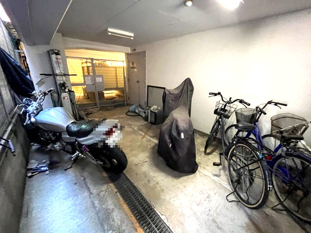 山一守口壱番館の駐車場