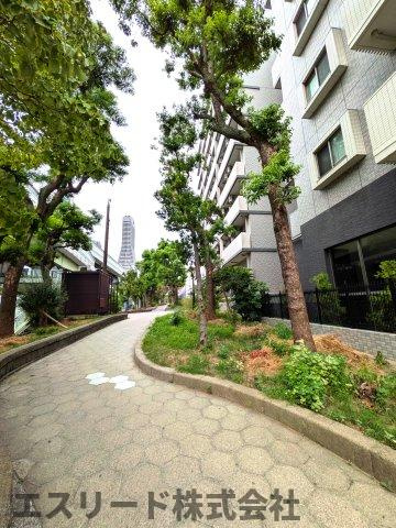 エスリード弁天町セミリア302号室の周辺|駅へのルートは緑道を通ります。爽快に通勤できます。