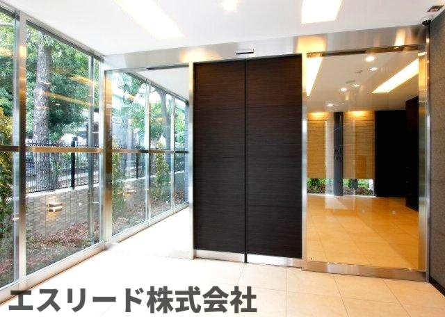 エスリード弁天町セミリア302号室の防犯設備|エントランスオートロックとなります。