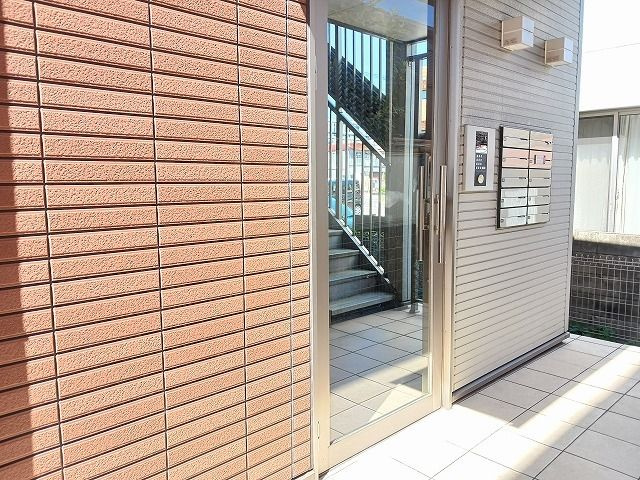 アモーレ篠原橋のエントランス