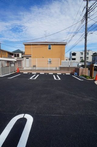 シエロ　ビスタ　ブランカの駐車場