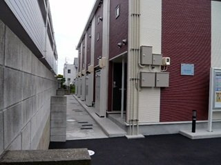 レオネクストサン　さいの木の玄関