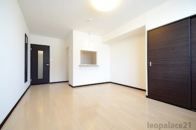 レオネクストサン　さいの木の居間・リビング|備品や設備仕様は号室等により異なります現地をご確認下さい。