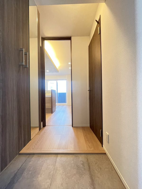 D-room五十川の玄関