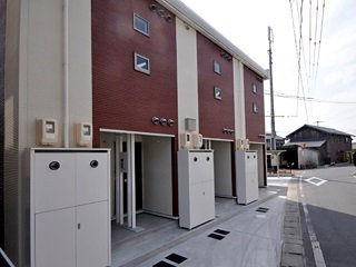 レオネクストプレステージ池田の玄関