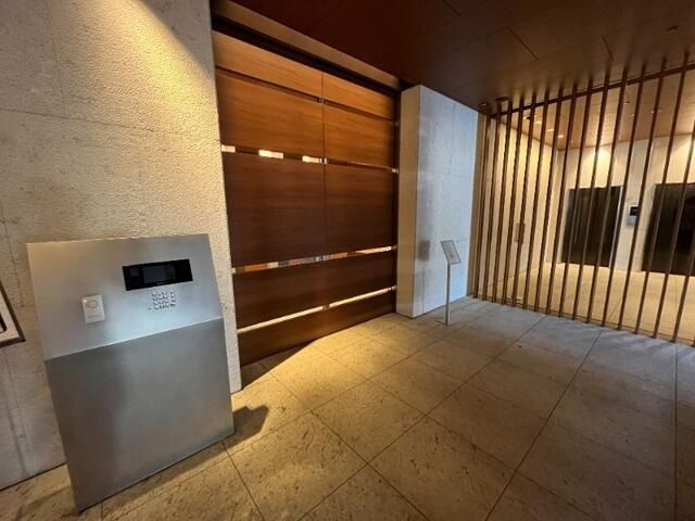 ＣＡＰＩＴＡＬ　ＧＡＴＥ　ＰＬＡＣＥ　ＴＨＥ　ＴＯＷＥＲのエントランス
