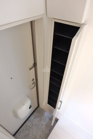 Ｓｔａｇｅ　北新宿の収納|たっぷり収納のシューズクローゼット