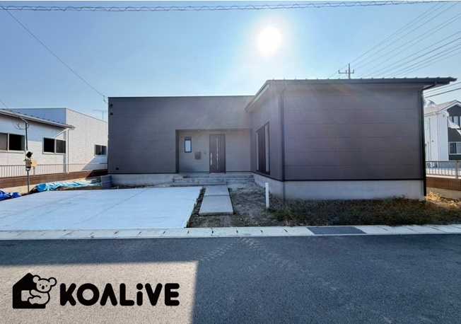 【外観】 | 伊勢崎市三室町　平屋　新築住宅 | 現地ご案内ツアー開催中！早朝やお仕事帰りのご見学にもすぐ対応致します！見学ご予約はコアライブまでお気軽にお問い合わせ下さい！
