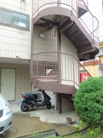 カーサ小倉のその他共用部分|おしゃれな螺旋階段