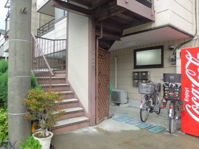 カーサ小倉のエントランス|マンション入口部分