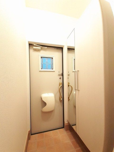 ワイズガーデンの玄関
