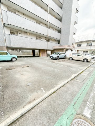 センタービレッジ本町の駐車場|駐車スペースもあります☆