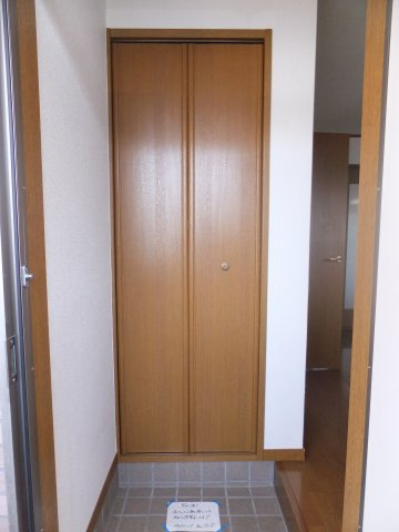 エステート弐番館の玄関