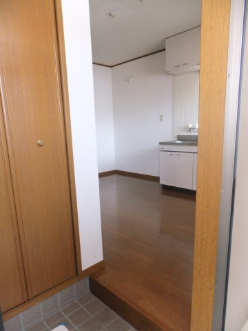 エステート弐番館の玄関