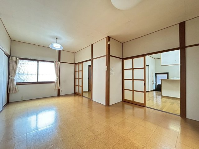 小野市上本町貸家の居間・リビング