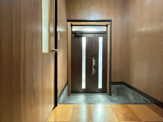 小野市上本町貸家の玄関