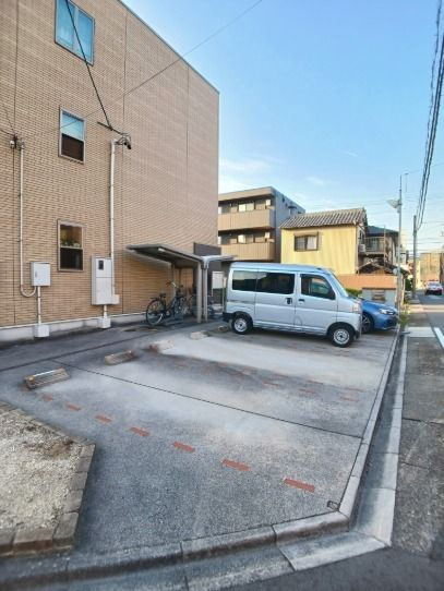 レジデンス　フジⅢの駐車場