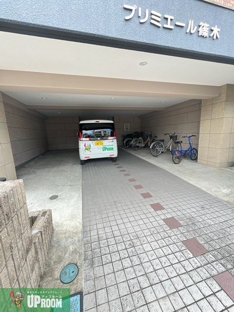 プリミエール篠木の駐車場