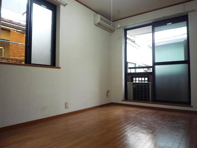 プルミエールの居間・リビング|★角部屋２面採光のお部屋★※他のお部屋写真