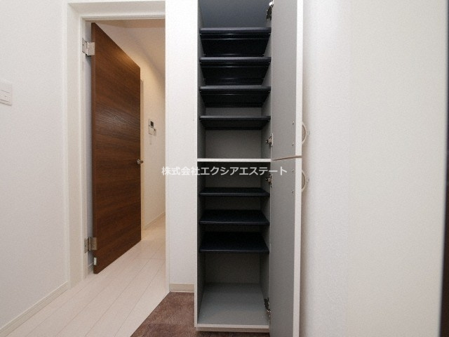 F　asecia chartの玄関