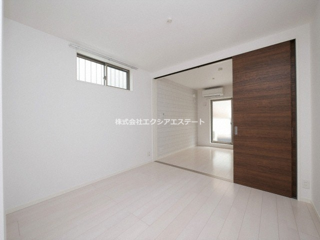 F　asecia chartの内装