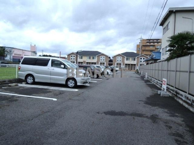 【駐車場】 | オール・リジェール | 駐車場に車を止められます