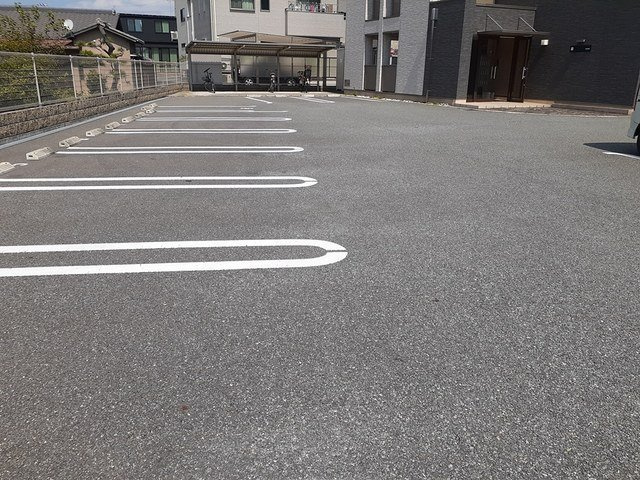 エムグレイスの駐車場