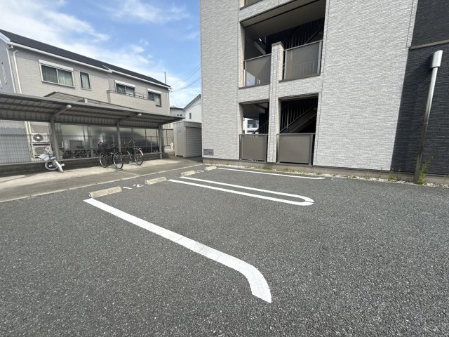 エムグレイスの駐車場