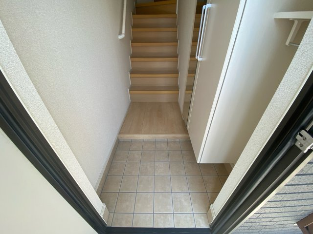 メゾン寺角　Ｑｕｅｓｔの玄関