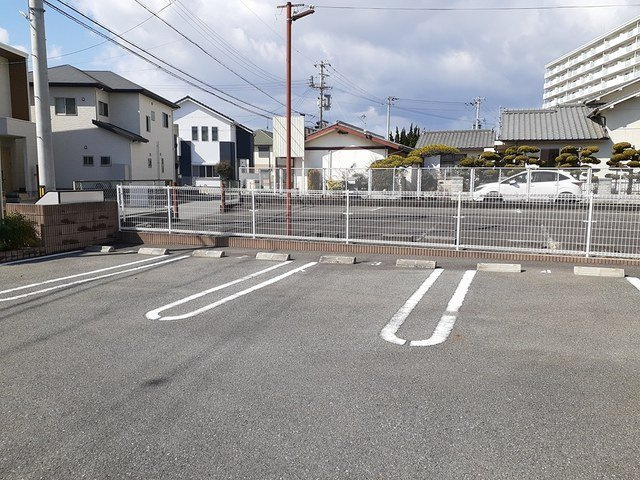 メゾン　ロングフィールドの駐車場