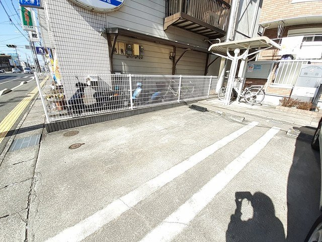 雅荘の駐車場