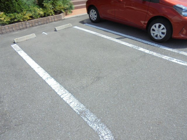 フェリア糸井Ｅの駐車場