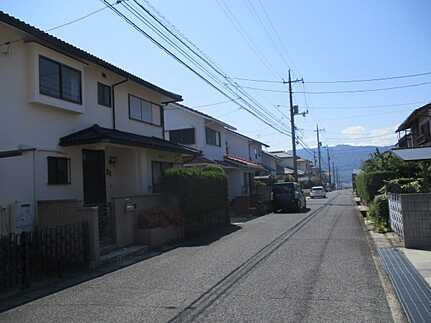 広島市佐伯区美鈴が丘西２丁目　土地の前面道路含む現地写真