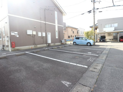 【駐車場】 | フルブルームヒルズ | 駐車場完備です