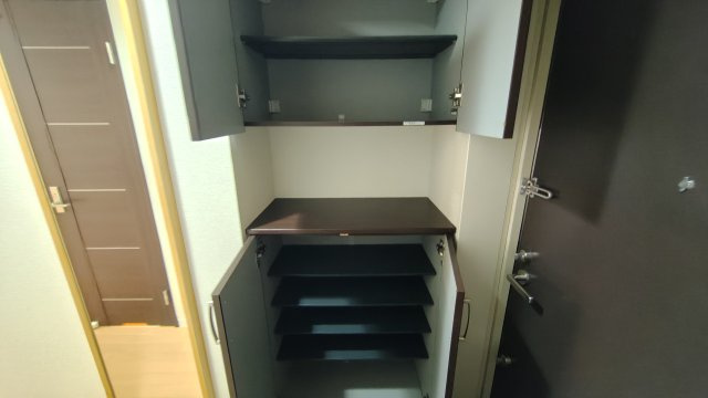 エル・セレーノ石屋川の玄関