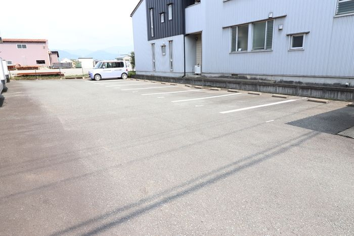 エヴァグリーン丸山　A棟の駐車場